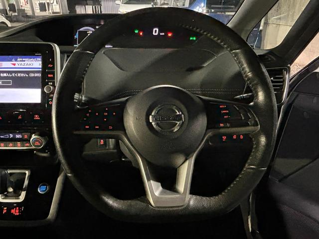 セレナ e-パワー ハイウェイスターV 両側電動スライドドア オートエアコン オートライト Bluetooth 全方位カメラ プッシュスタート ハンドルヒーター パワーウィンドウ 衝突軽減ブレーキ(15枚目)