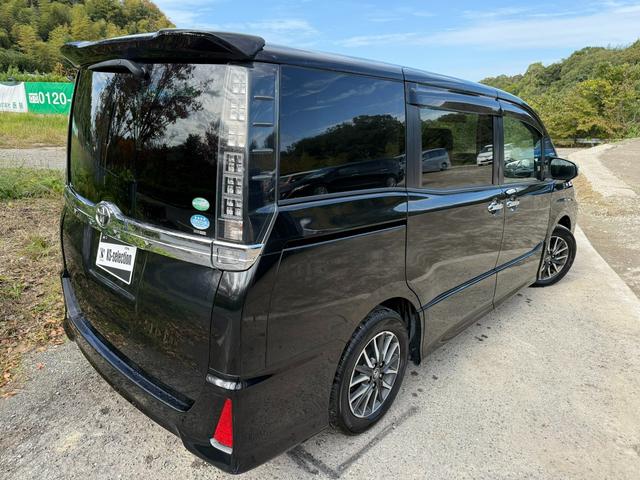 ヴォクシー ZS 煌 Bluetooth ETC スマートキー バックカメラ 両側電動スライドドア 横滑り防止 サンシェード プッシュスタート オートライト 純正ステアリング(3枚目)