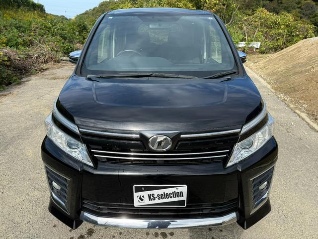 ヴォクシー ZS 煌 Bluetooth ETC スマートキー バックカメラ 両側電動スライドドア 横滑り防止 サンシェード プッシュスタート オートライト 純正ステアリング(4枚目)