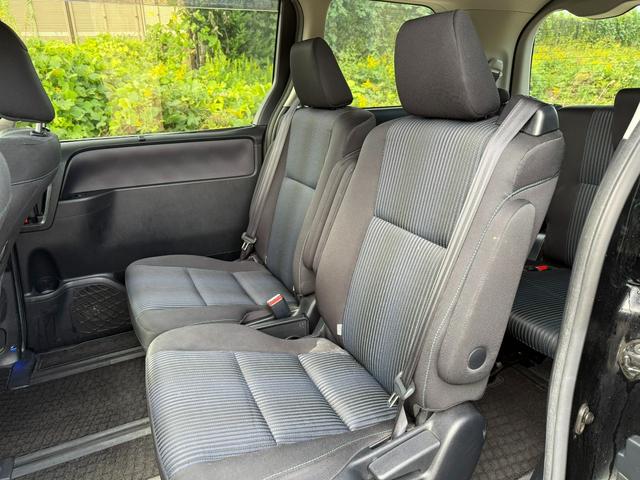 ヴォクシー ZS 煌 Bluetooth ETC スマートキー バックカメラ 両側電動スライドドア 横滑り防止 サンシェード プッシュスタート オートライト 純正ステアリング(11枚目)