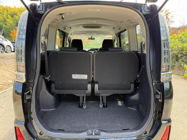 ヴォクシー ZS 煌 Bluetooth ETC スマートキー バックカメラ 両側電動スライドドア 横滑り防止 サンシェード プッシュスタート オートライト 純正ステアリング(13枚目)