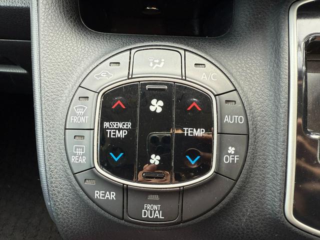 ヴォクシー ZS 煌 Bluetooth ETC スマートキー バックカメラ 両側電動スライドドア 横滑り防止 サンシェード プッシュスタート オートライト 純正ステアリング(22枚目)