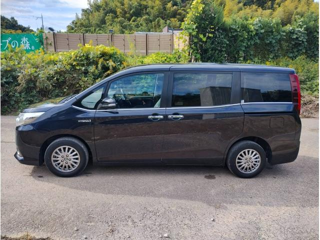 エスクァイア ハイブリッドGi ETC スマートキー Bluetooth 両側電動スライドドア 車両接近通報装置 バックモニター シートヒーター サンシェード フリップダウンモニター(6枚目)