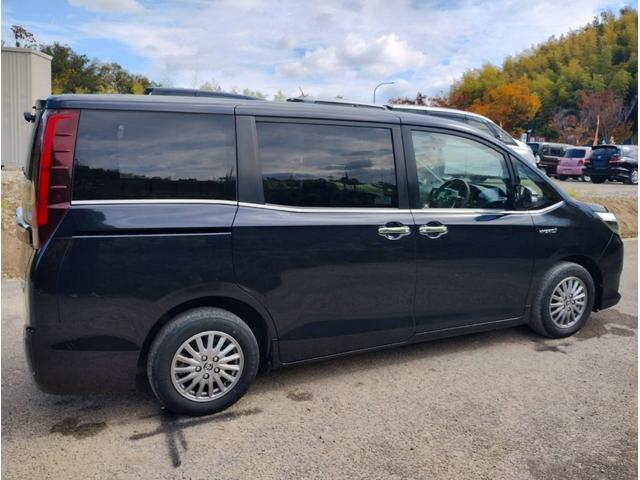 エスクァイア ハイブリッドGi ETC スマートキー Bluetooth 両側電動スライドドア 車両接近通報装置 バックモニター シートヒーター サンシェード フリップダウンモニター(7枚目)