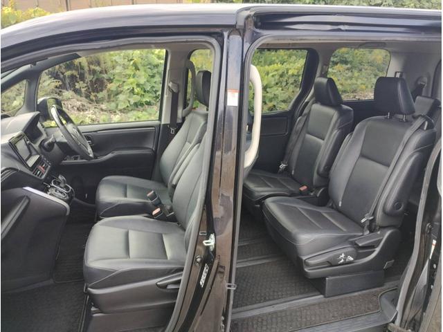 エスクァイア ハイブリッドGi ETC スマートキー Bluetooth 両側電動スライドドア 車両接近通報装置 バックモニター シートヒーター サンシェード フリップダウンモニター(9枚目)