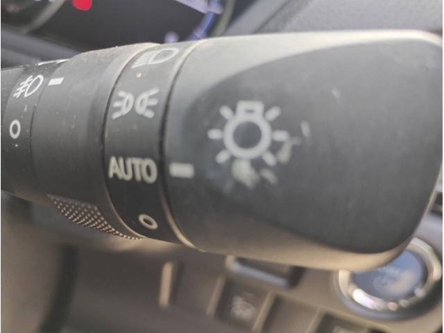 エスクァイア ハイブリッドGi ETC スマートキー Bluetooth 両側電動スライドドア 車両接近通報装置 バックモニター シートヒーター サンシェード フリップダウンモニター(17枚目)