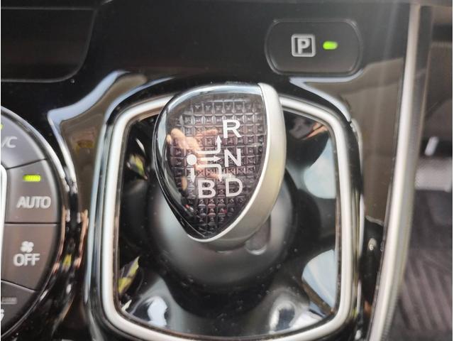 エスクァイア ハイブリッドGi ETC スマートキー Bluetooth 両側電動スライドドア 車両接近通報装置 バックモニター シートヒーター サンシェード フリップダウンモニター(23枚目)