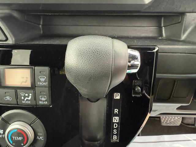握りやすく操作しやすいシフトノブ　比較的綺麗に保たれています