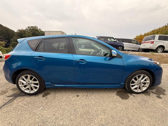 ＫＳ−ＳＥＬＥＣＴＩＯＮ和泉店０７２５−９９−８７７７　《和泉市三林町８２４》で住所検索して下さい！和泉市みずき台入口ファミリーマート横、光明台３丁目バス停から徒歩３分、最寄駅は光明池となります。