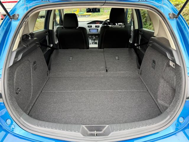 ２列目シートを倒すと、トランク内が更に広く使っていただけます！