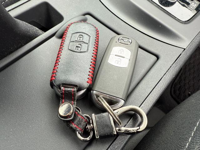 スマートキー　キーをポケットやバックに入れたまま車のドアの解錠・施錠、エンジンのＯＮ／ＯＦＦが行え快適です！