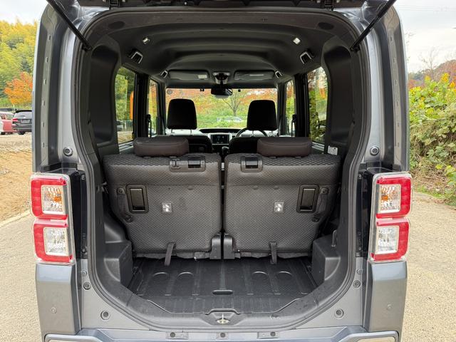 【トランク】収納スペースも十分にございます。２列目を倒してゴルフバックや長尺物を積み込むなど使い方は様々。日常・レジャーと活躍いたします。
