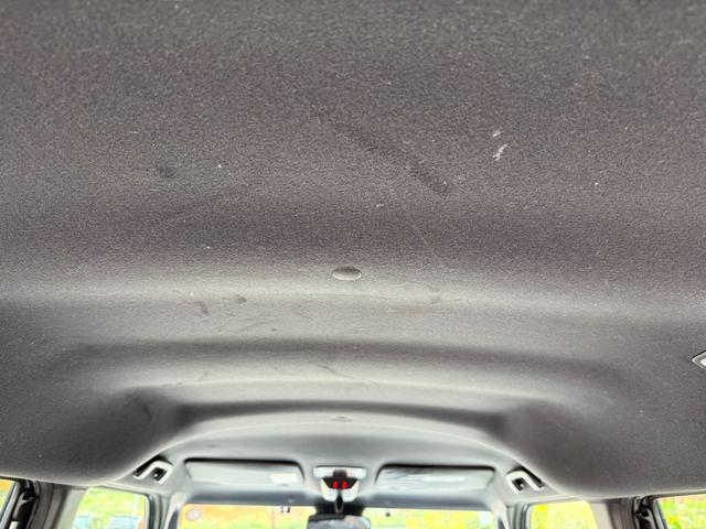 天井まわり綺麗です！汚れやシミなどはご納車までにクリーニングをしてお渡ししています。