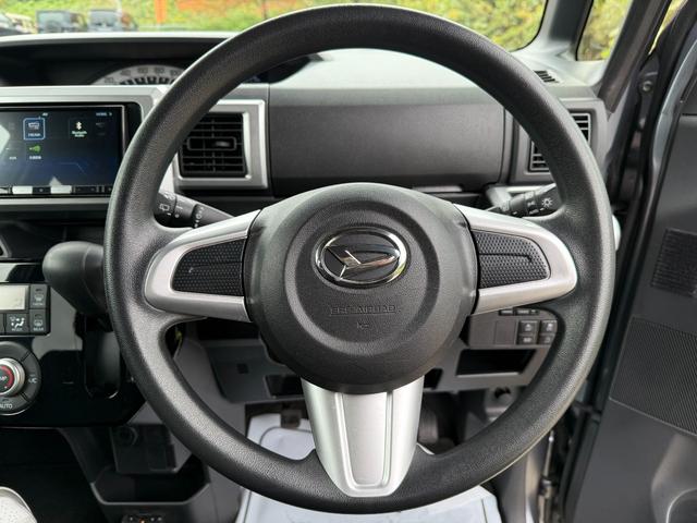 ステアリング◎　車で触れる機会の多いハンドルですが、クリーニング済みで使用感も少なく綺麗ですよ（＾＾）／高さ調整できる車種ではそれぞれに合わせて使用可能です．