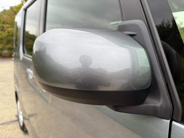 車両幅方向において最も外側にレイアウトされるので、第三者が視認しやすいウインカーミラー