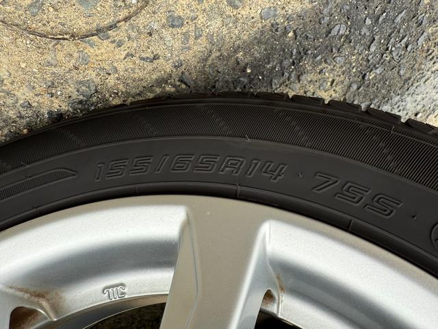 こちらのお車のタイヤサイズは「１５５／６５Ｒ１４」　タイヤサイズ国産／外国産　新品タイヤ・国産／外国産　中古タイヤの取り扱いもございます！！是非、スタッフまでお問い合わせ下さい。
