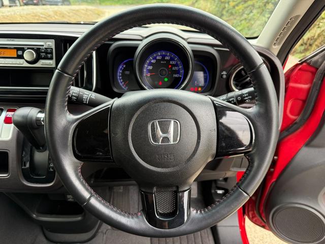 N-ONE プレミアム・Lパッケージ ワンオーナー HID スマートキー プッシュスタート 純正オーディオ オートライト 革巻きステアリング アルミホイール オートエアコン フォグライト(14枚目)