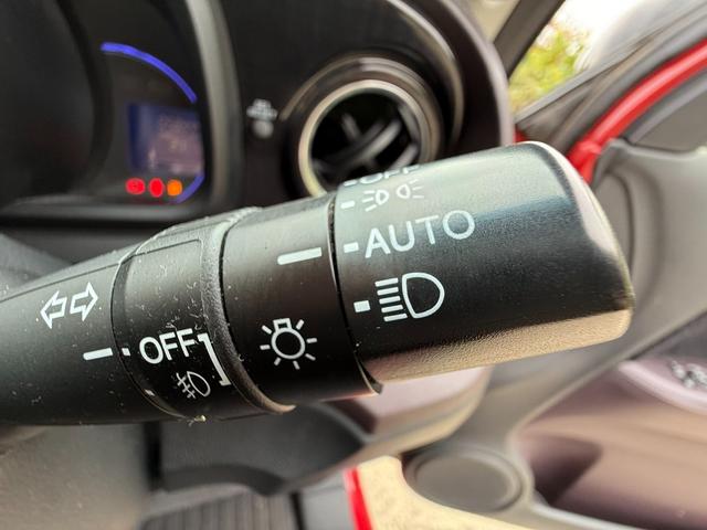 N-ONE プレミアム・Lパッケージ ワンオーナー HID スマートキー プッシュスタート 純正オーディオ オートライト 革巻きステアリング アルミホイール オートエアコン フォグライト(15枚目)