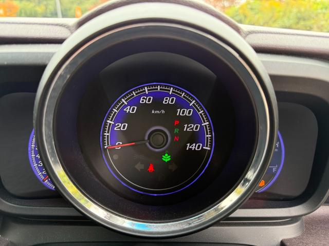 N-ONE プレミアム・Lパッケージ ワンオーナー HID スマートキー プッシュスタート 純正オーディオ オートライト 革巻きステアリング アルミホイール オートエアコン フォグライト(16枚目)