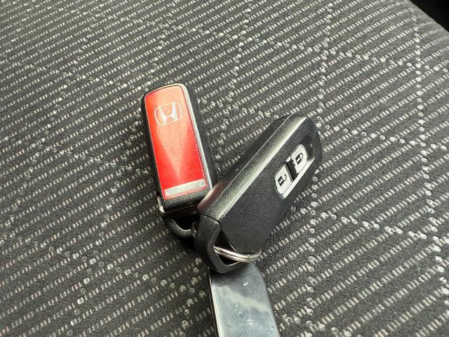 N-ONE プレミアム・Lパッケージ ワンオーナー HID スマートキー プッシュスタート 純正オーディオ オートライト 革巻きステアリング アルミホイール オートエアコン フォグライト(22枚目)