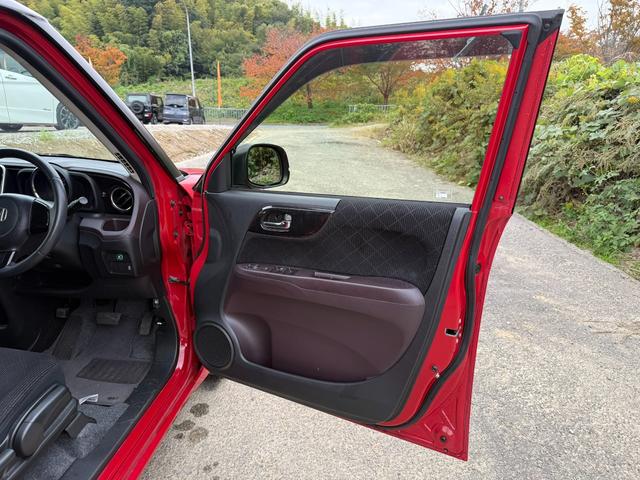 N-ONE プレミアム・Lパッケージ ワンオーナー HID スマートキー プッシュスタート 純正オーディオ オートライト 革巻きステアリング アルミホイール オートエアコン フォグライト(34枚目)