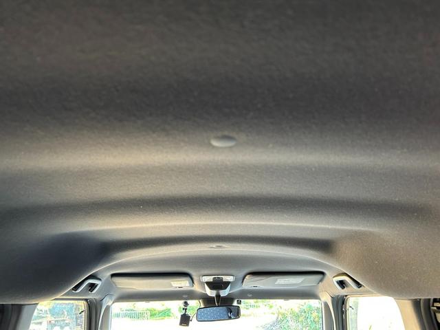 天井周りシミや汚れなど無く、比較的キレイに保たれています！