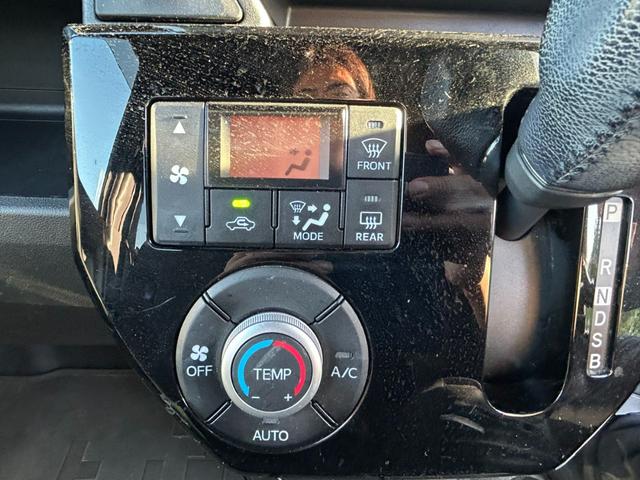 オートエアコン　適切な温度や風量を自動でコントロールしてくれて快適です