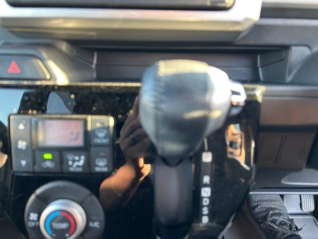 握りやすく操作しやすいシフトノブ　比較的綺麗に保たれています