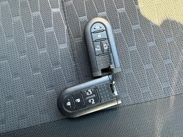 スマートキー　キーをポケットやバックに入れたまま車のドアの解錠・施錠、エンジンのＯＮ／ＯＦＦが行え快適です！