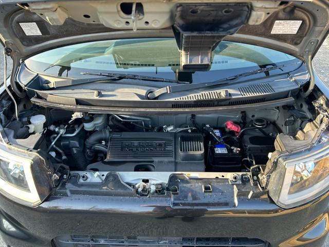 エンジンルーム内、比較的綺麗に保たれています。また納車前にエンジンルーム内の簡易清掃をさせて頂きますので、綺麗な状態でご納車させて頂きます！ご質問はお気軽にお問い合わせからお申し付けください。