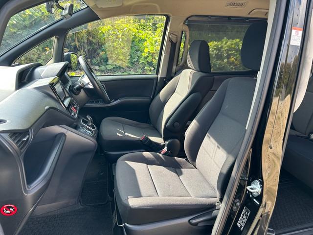 ノア 　オートライト　オートエアコン　スマートキー　両側電動スライドドア　プッシュスタート　障害物センサー　パワーウインドウ　Ｂｌｕｅｔｏｏｔｈ（10枚目）