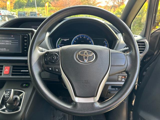 ノア 　オートライト　オートエアコン　スマートキー　両側電動スライドドア　プッシュスタート　障害物センサー　パワーウインドウ　Ｂｌｕｅｔｏｏｔｈ（15枚目）