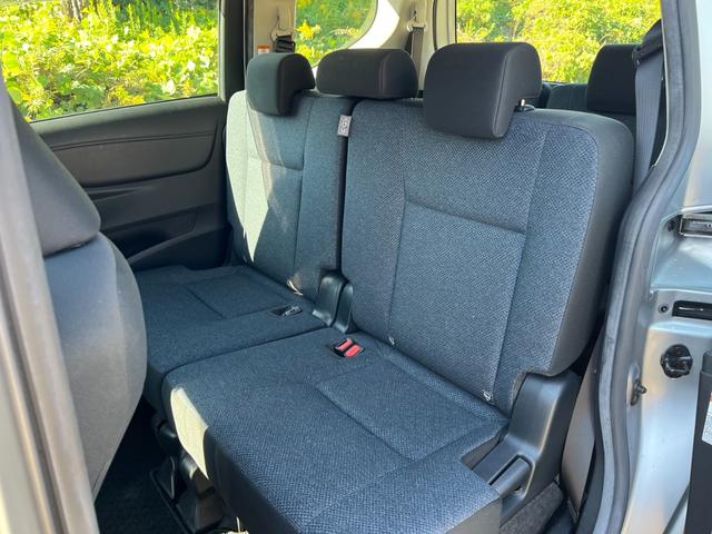 広々とした２列目シートは居住性が高く、居心地も快適！友達や家族とのお出かけにぴったりです。ベビーシートやチャイルドシート使用時も快適にお過ごしいただける十分な空間を確保しています！