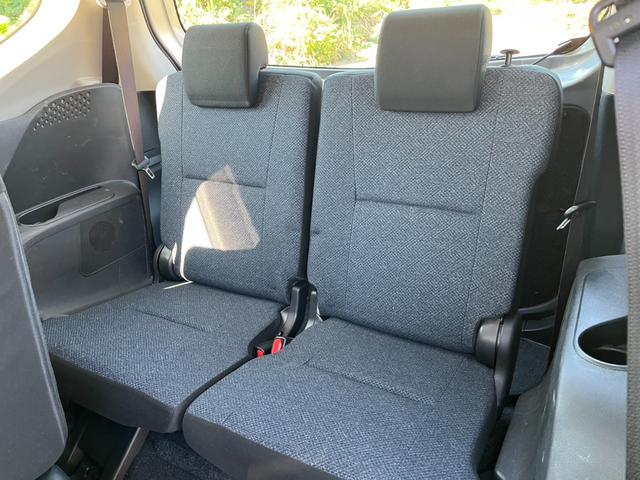 サードシート　　大人でもゆったりと座って頂けますので、大人数でのお出かけもラクラクです♪ご家族で、気の知れた仲間で、ドライブに行くのが楽しみですね♪