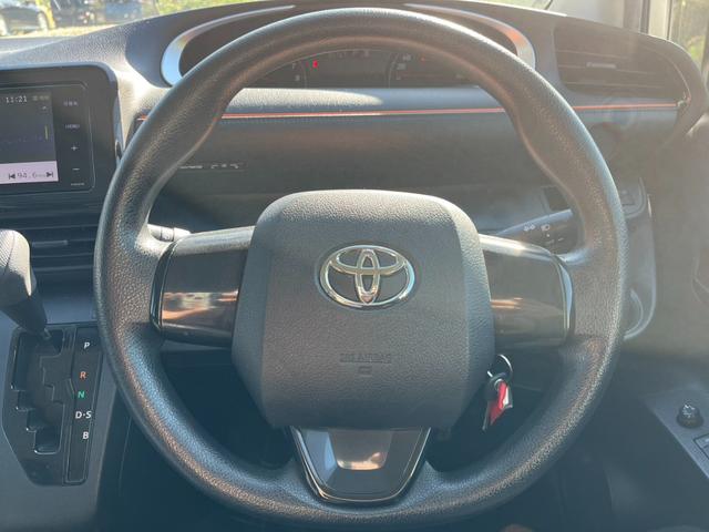 ステアリング◎　車で触れる機会の多いハンドルですが、クリーニング済みで使用感も少なく綺麗ですよ（＾＾）／高さ調整できる車種ではそれぞれに合わせて使用可能です．