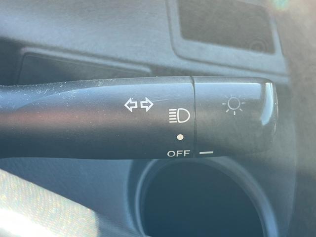 夜間自動点灯で明るく照らしてくれるオートライト