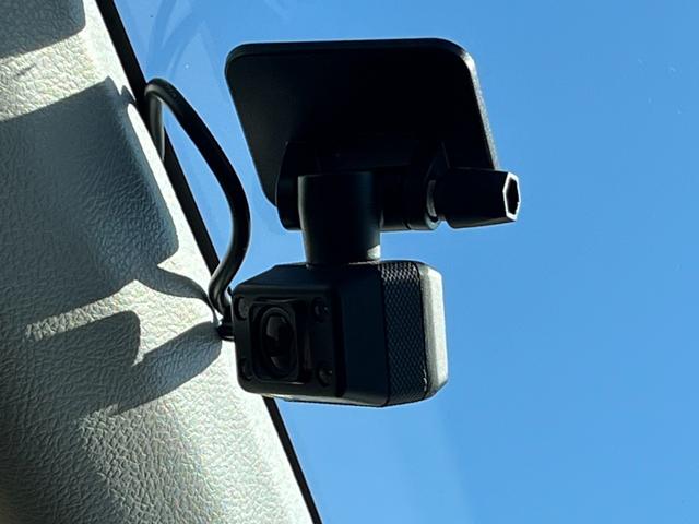 ドライブレコーダー　映像・音声などを記録する自動車用の車載装置