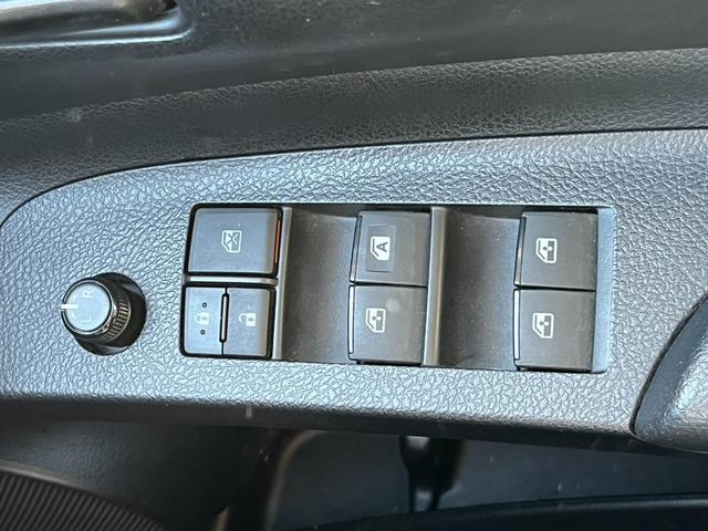 【パワーウインドウ】当然パワーウインドウ付いております。窓の開閉はボタン一つで楽々、必須装備ですね。