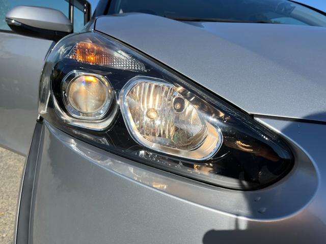 ヘッドライト　割れ曇りなく綺麗です