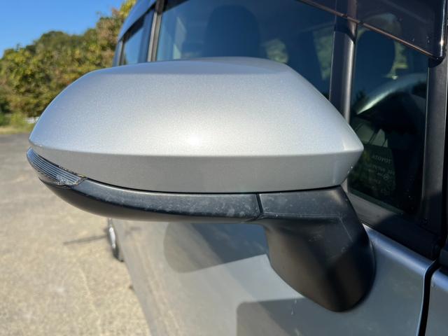 車両幅方向において最も外側にレイアウトされるので、第三者が視認しやすいウインカーミラー