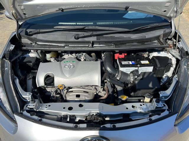 エンジンルーム内、比較的綺麗に保たれています。また納車前にエンジンルーム内の簡易清掃をさせて頂きますので、綺麗な状態でご納車させて頂きます！ご質問はお気軽にお問い合わせからお申し付けください。