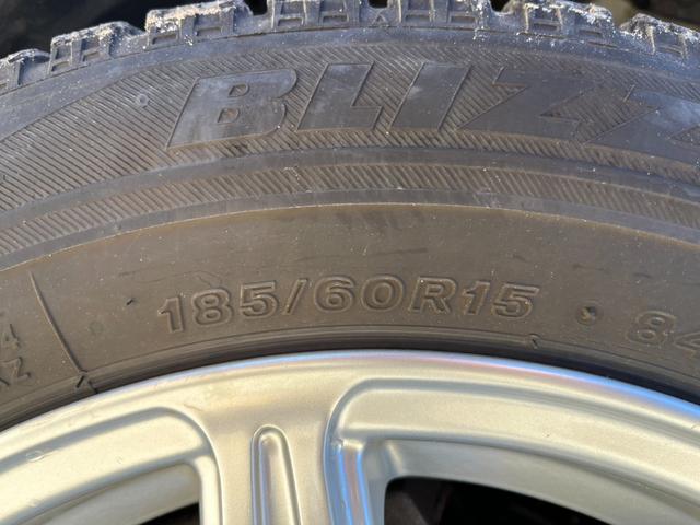 こちらのお車のタイヤサイズは「１８５／６０Ｒ１５」　タイヤサイズ国産／外国産　新品タイヤ・国産／外国産　中古タイヤの取り扱いもございます！！是非、スタッフまでお問い合わせ下さい。