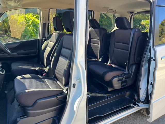 セレナ e-パワー ハイウェイスターV 全周囲カメラ バックカメラ パーキングアシストレーン 両側電動スライドドア ステアリングヒーター Bluetooth 衝突被害軽減ブレーキ 横滑り防止 インテリジェントルームミラー(10枚目)