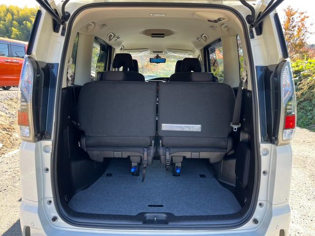 セレナ e-パワー ハイウェイスターV 全周囲カメラ バックカメラ パーキングアシストレーン 両側電動スライドドア ステアリングヒーター Bluetooth 衝突被害軽減ブレーキ 横滑り防止 インテリジェントルームミラー(14枚目)