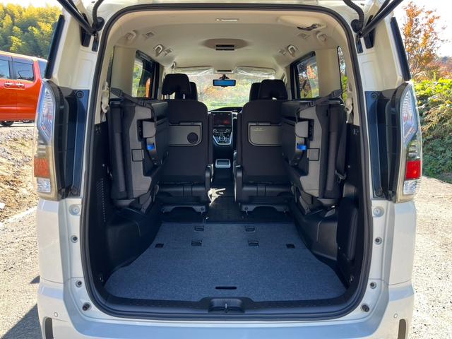 セレナ e-パワー ハイウェイスターV 全周囲カメラ バックカメラ パーキングアシストレーン 両側電動スライドドア ステアリングヒーター Bluetooth 衝突被害軽減ブレーキ 横滑り防止 インテリジェントルームミラー(15枚目)