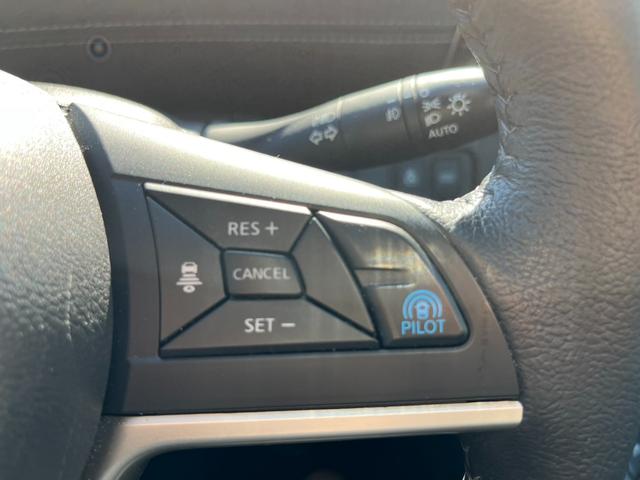 セレナ e-パワー ハイウェイスターV 全周囲カメラ バックカメラ パーキングアシストレーン 両側電動スライドドア ステアリングヒーター Bluetooth 衝突被害軽減ブレーキ 横滑り防止 インテリジェントルームミラー(22枚目)