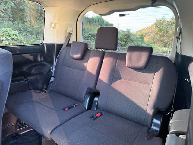 サードシート　　大人でもゆったりと座って頂けますので、大人数でのお出かけもラクラクです♪ご家族で、気の知れた仲間で、ドライブに行くのが楽しみですね♪