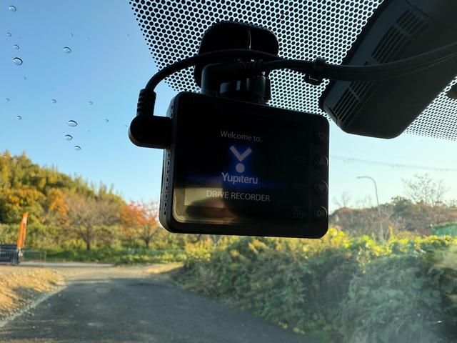 映像・音声などを記録するドライブレコーダー。　もしもの事故の際の記録はもちろん、旅行の際の思い出としてドライブの映像を楽しむことができます。