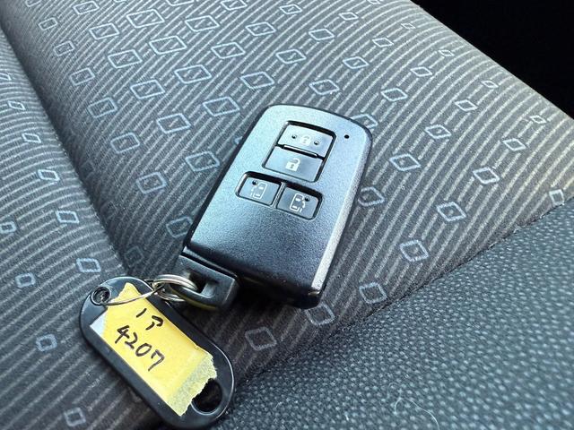 スマートキー　キーをポケットやバックに入れたまま車のドアの解錠・施錠、エンジンのＯＮ／ＯＦＦが行え快適です！