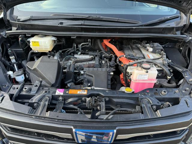 ［エンジンルーム］　比較的綺麗に保たれています。また納車前にエンジンルーム内の簡易清掃をさせて頂きますので、綺麗な状態でご納車させて頂きます！ご質問はお気軽にお問い合わせからお申し付けください。